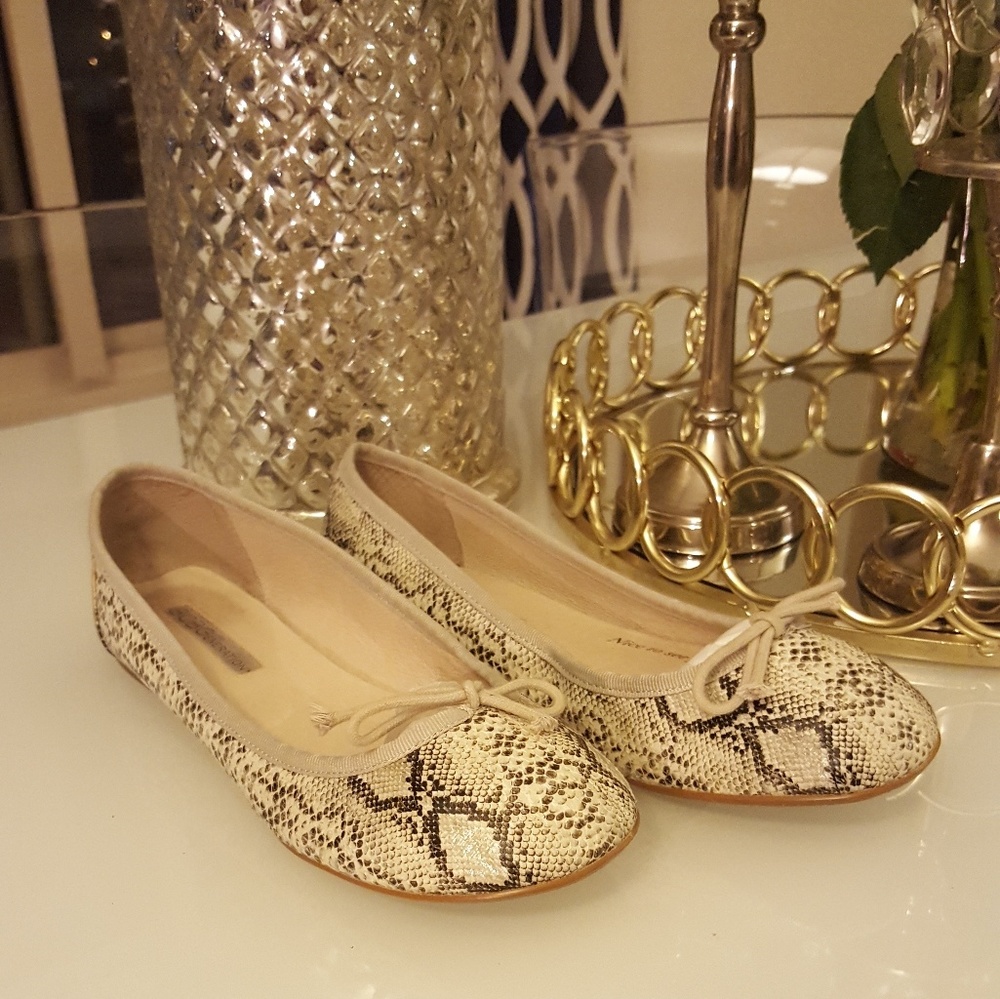 Cream & Black Crocodile Flats